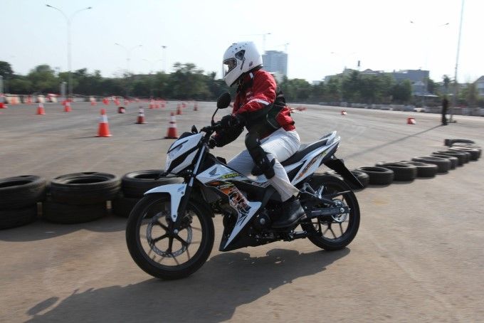 AHM Luncurkan 2 Model Baru All New Honda CB150R StreetFire dan New Honda Sonic 150R 
