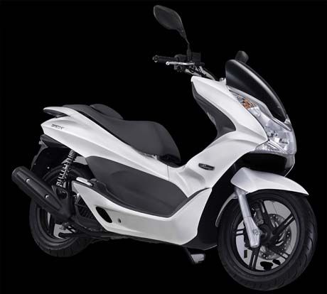AHM Rilis Honda PCX Warna Putih
